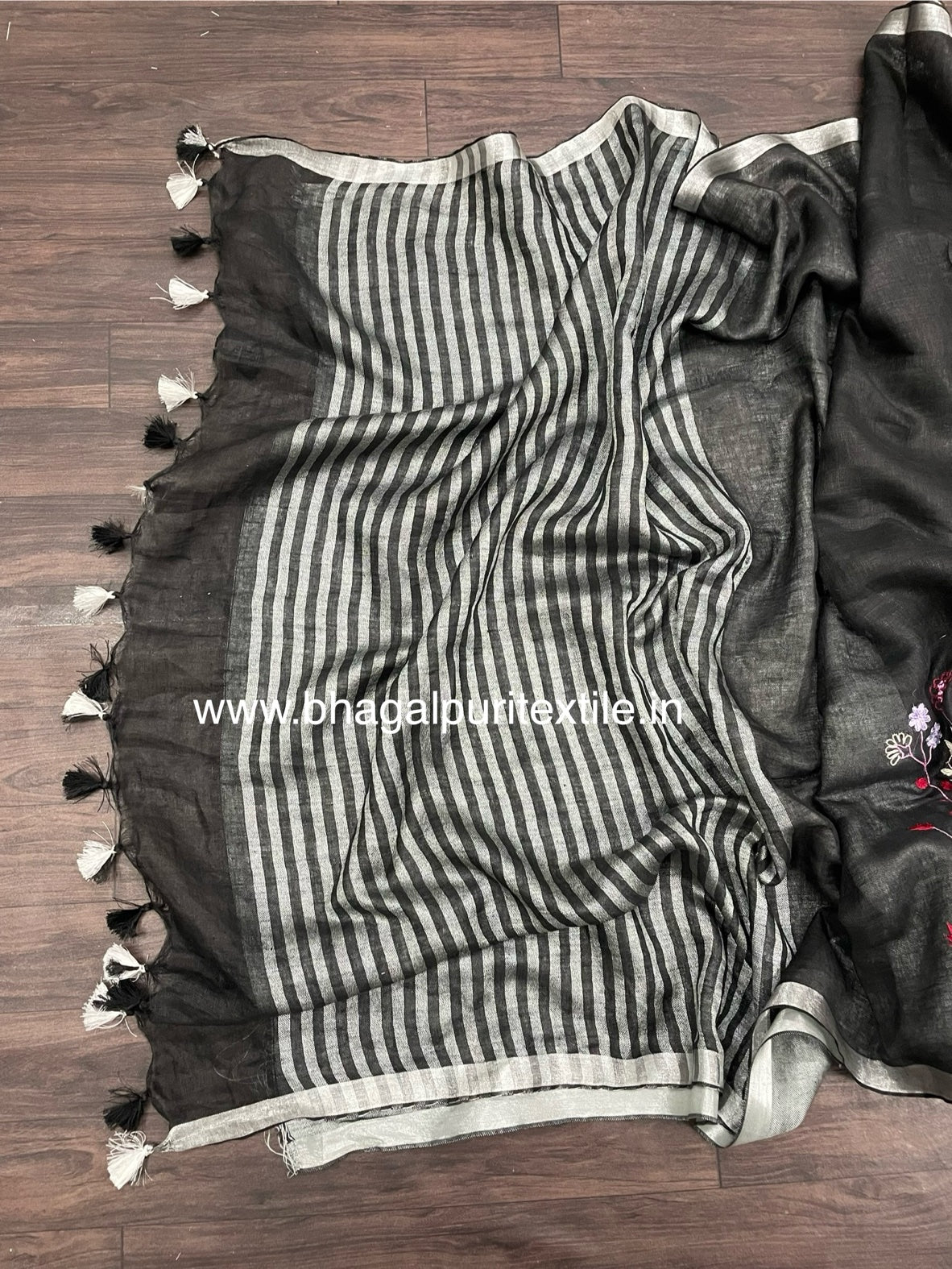 Kala Heritage Linen Saree
( Search Code-1037)