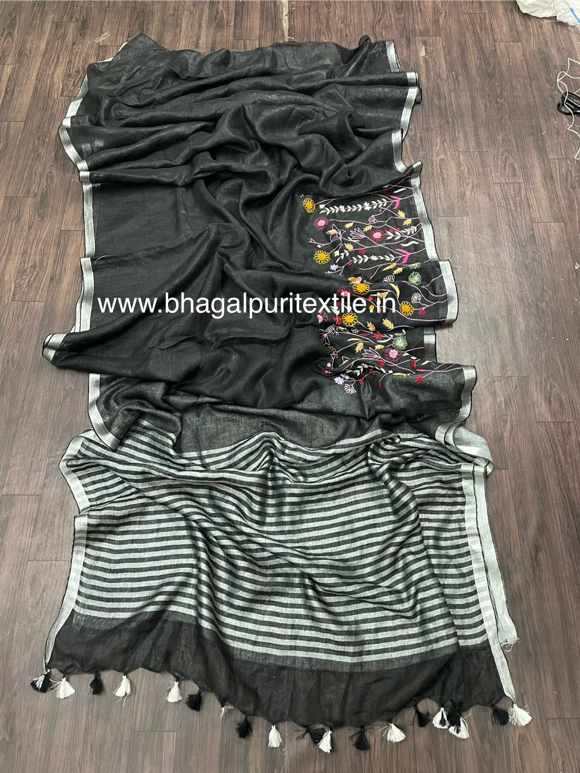 Kala Heritage Linen Saree
( Search Code-1037)