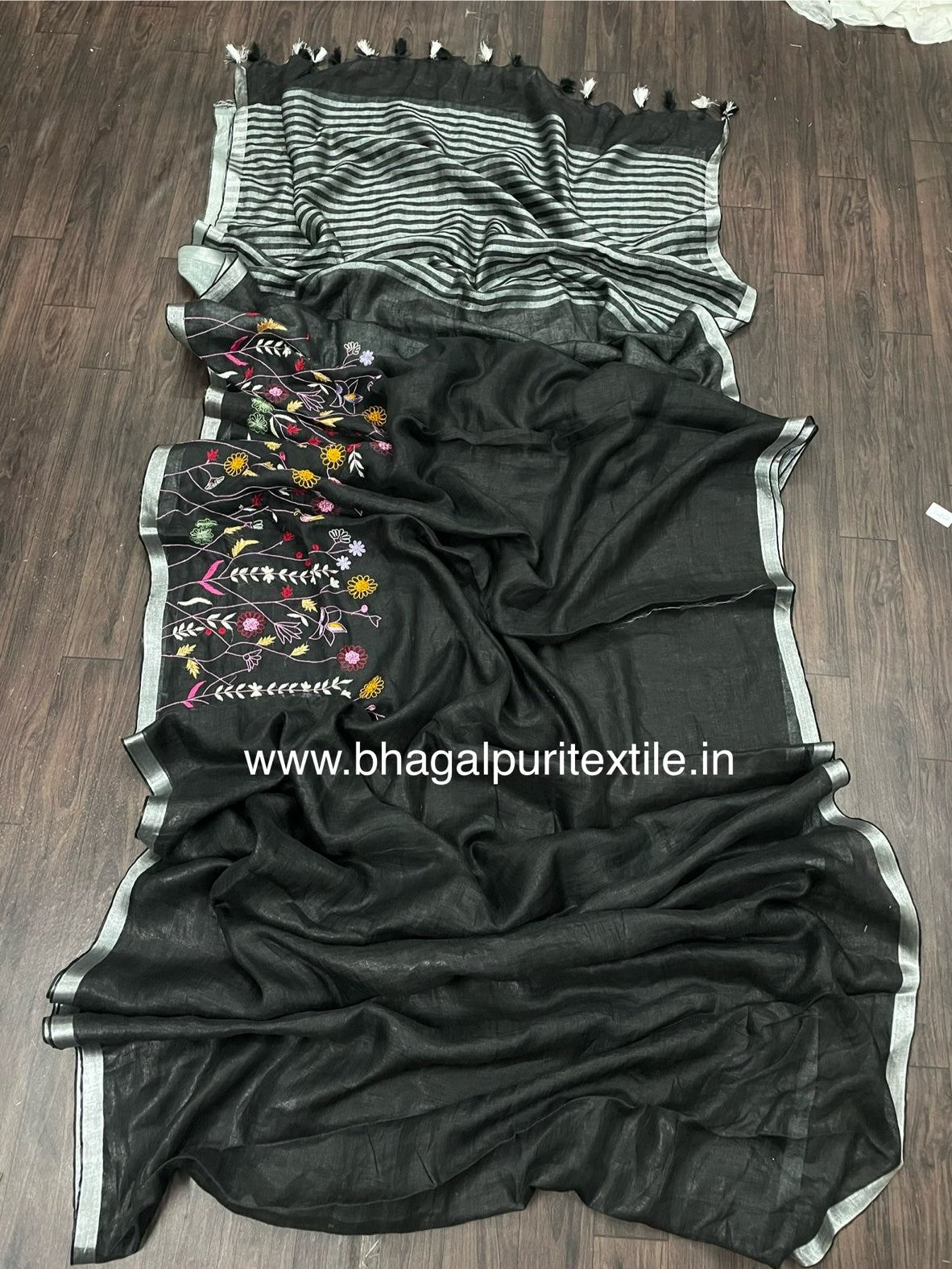 Kala Heritage Linen Saree
( Search Code-1037)