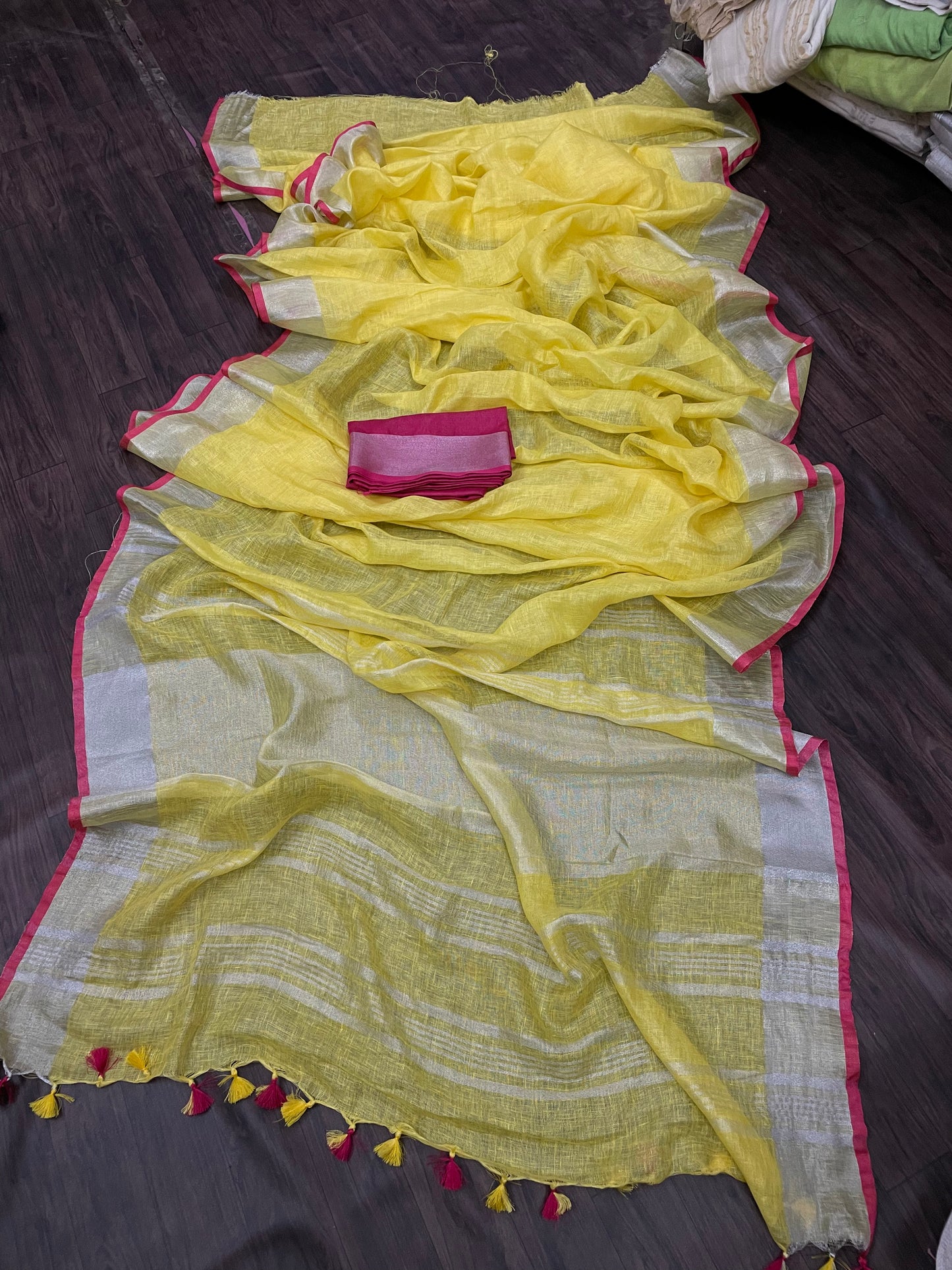 Nemo pila linen saree(Search Code-10121)