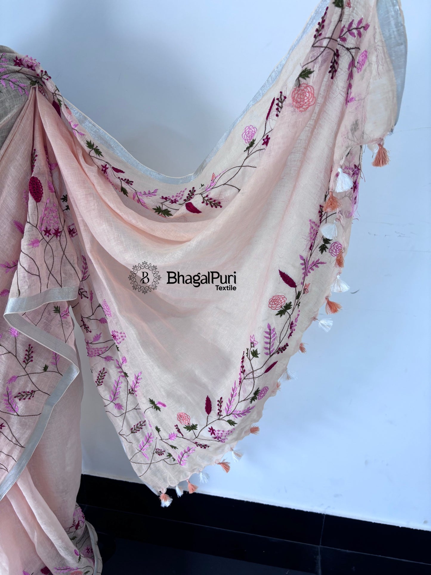 Rang-e-Gulaab Linen Hand Embroidered Saree Full 4.5m Work With Running Blouse 1m (Search code-1083)